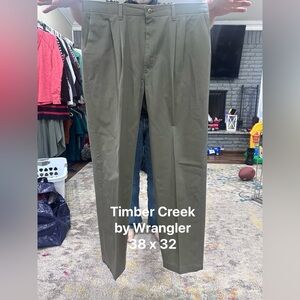 Wrangler Olive Green Men's Pleated Chinos